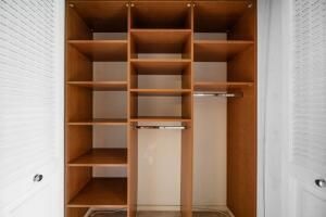 Active With Contract: $1,600 (1 beds, 1 baths, 738 Square Feet)