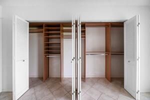 Active With Contract: $1,600 (1 beds, 1 baths, 738 Square Feet)