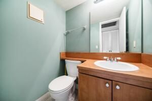 Active With Contract: $1,600 (1 beds, 1 baths, 738 Square Feet)