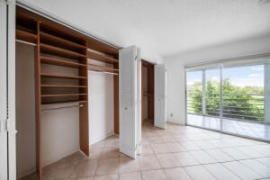 Active With Contract: $1,600 (1 beds, 1 baths, 738 Square Feet)