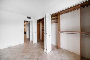 Active With Contract: $1,600 (1 beds, 1 baths, 738 Square Feet)