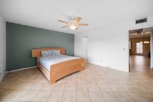 Active With Contract: $1,600 (1 beds, 1 baths, 738 Square Feet)