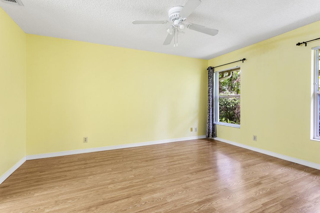 待售: $259,000 (2 贝兹, 2 浴室, 1299 平方英尺)