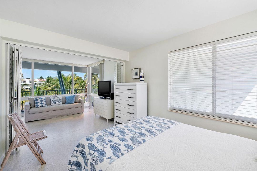 合同活跃: $2,700 (1 贝兹, 1 浴室, 575 平方英尺)