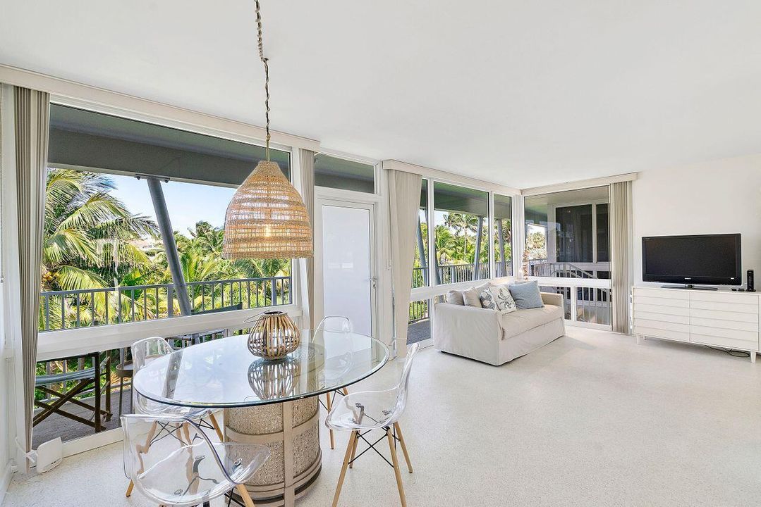 合同活跃: $2,700 (1 贝兹, 1 浴室, 575 平方英尺)