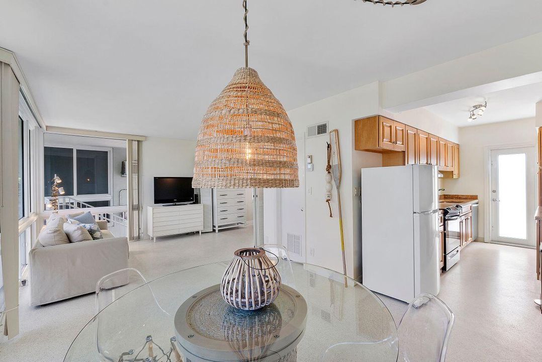 合同活跃: $2,700 (1 贝兹, 1 浴室, 575 平方英尺)