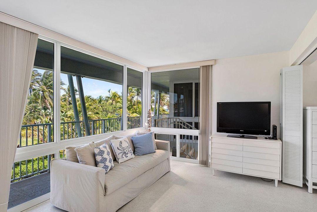 合同活跃: $2,700 (1 贝兹, 1 浴室, 575 平方英尺)