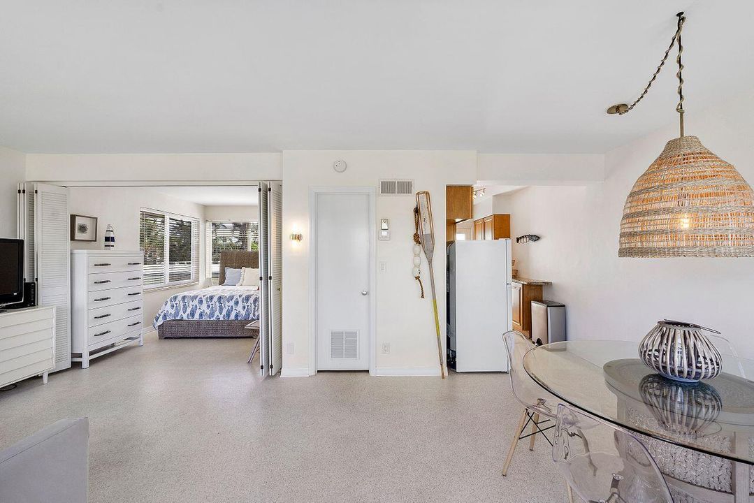 合同活跃: $2,700 (1 贝兹, 1 浴室, 575 平方英尺)