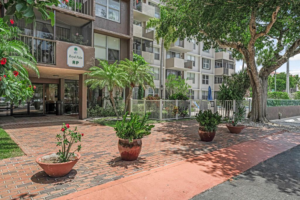 For Sale: $165,000 (1 beds, 1 baths, 630 Square Feet)