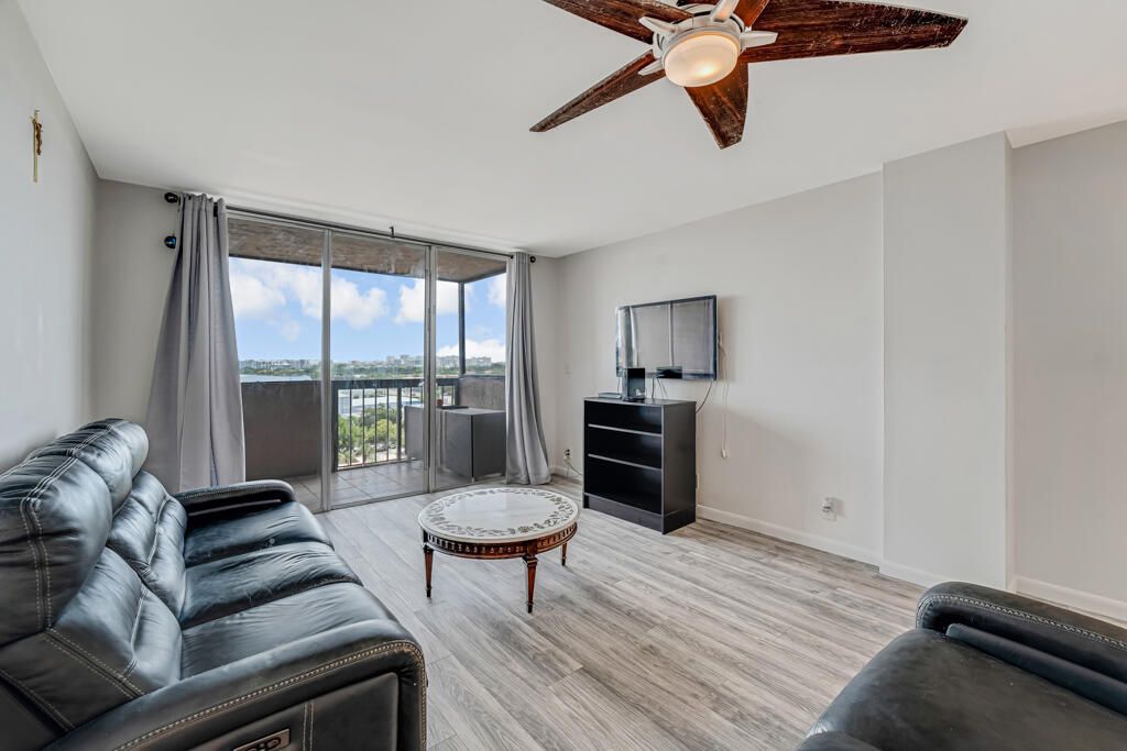 For Sale: $165,000 (1 beds, 1 baths, 630 Square Feet)