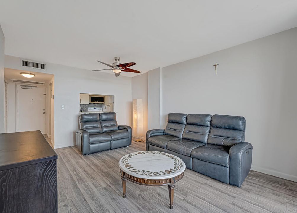 For Sale: $165,000 (1 beds, 1 baths, 630 Square Feet)