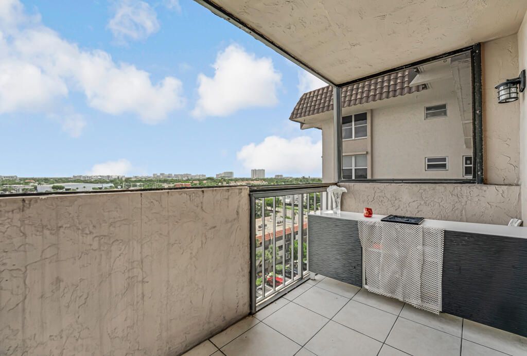 For Sale: $165,000 (1 beds, 1 baths, 630 Square Feet)