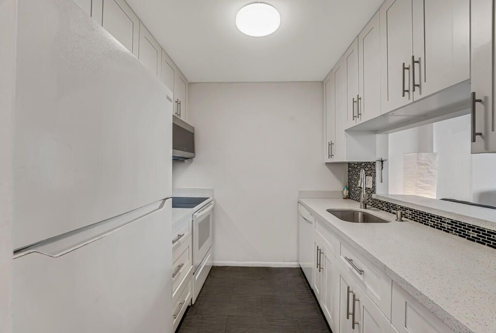 For Sale: $165,000 (1 beds, 1 baths, 630 Square Feet)