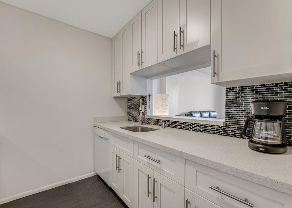 For Sale: $165,000 (1 beds, 1 baths, 630 Square Feet)