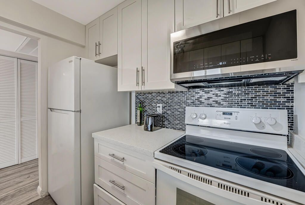 For Sale: $165,000 (1 beds, 1 baths, 630 Square Feet)