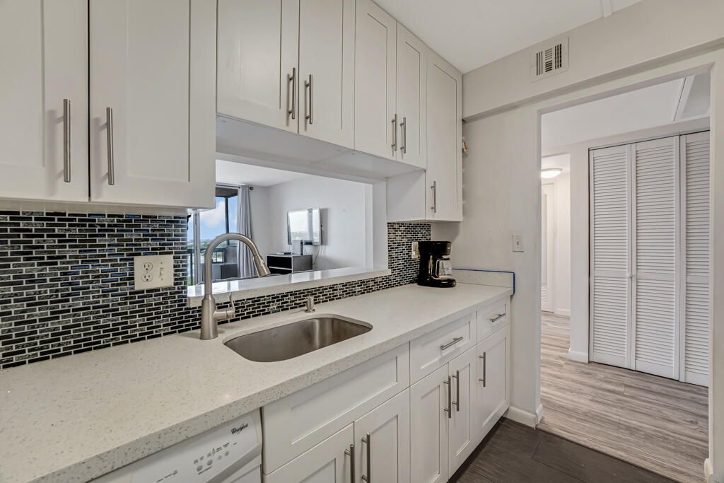 For Sale: $165,000 (1 beds, 1 baths, 630 Square Feet)