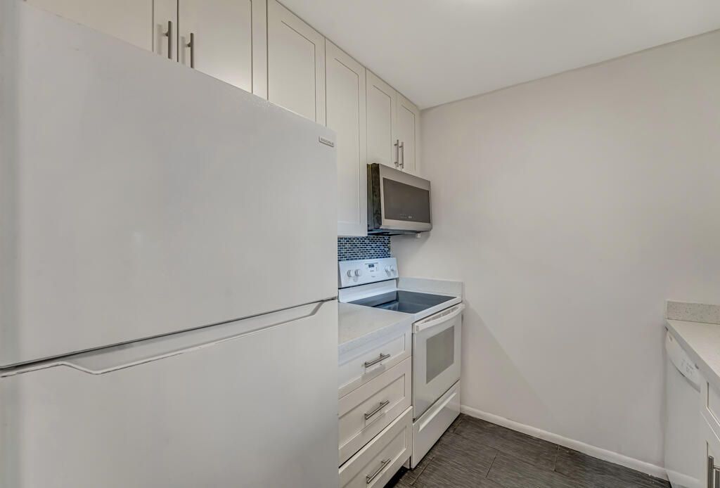 For Sale: $165,000 (1 beds, 1 baths, 630 Square Feet)