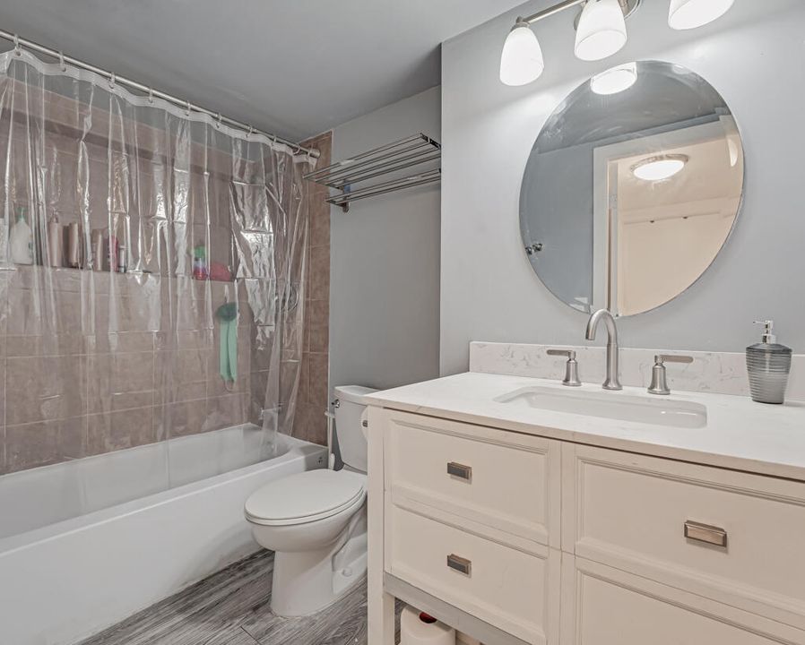 For Sale: $165,000 (1 beds, 1 baths, 630 Square Feet)