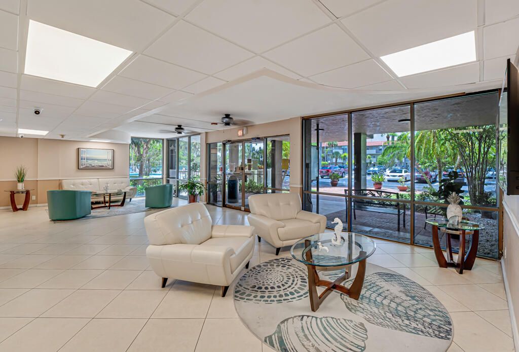 For Sale: $165,000 (1 beds, 1 baths, 630 Square Feet)