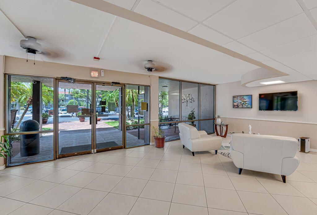 For Sale: $165,000 (1 beds, 1 baths, 630 Square Feet)