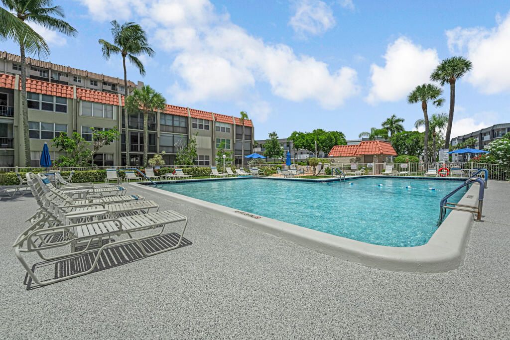 For Sale: $165,000 (1 beds, 1 baths, 630 Square Feet)