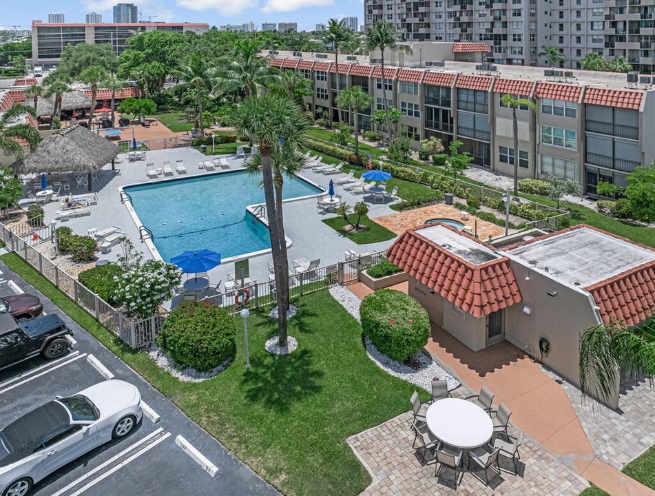 For Sale: $165,000 (1 beds, 1 baths, 630 Square Feet)