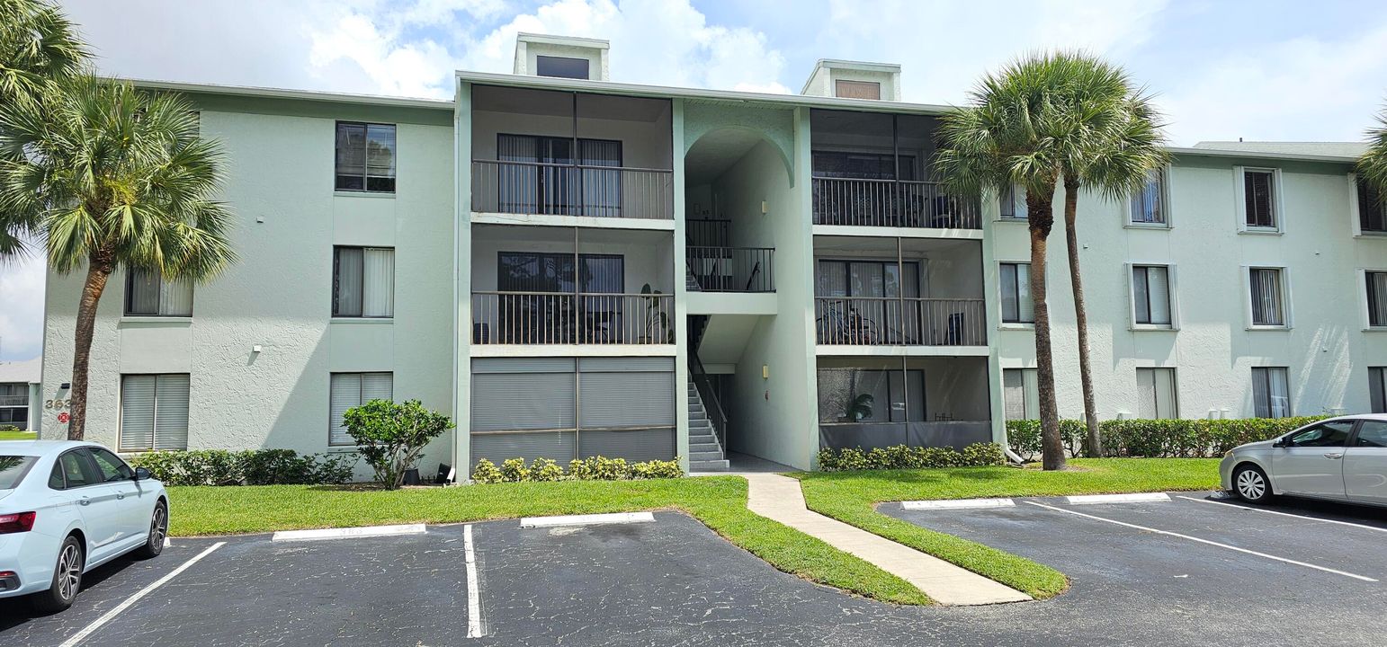 Под контрактом: $208,500 (2 спален, 2 ванн, 1104 Квадратных фут)