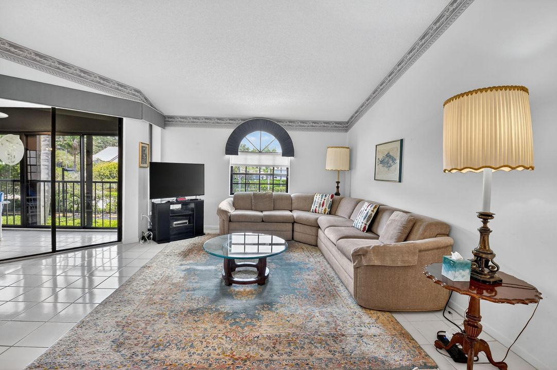 Active With Contract: $195,000 (3 beds, 2 baths, 1326 Square Feet)