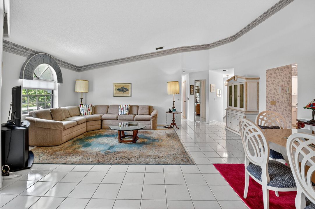 Active With Contract: $195,000 (3 beds, 2 baths, 1326 Square Feet)