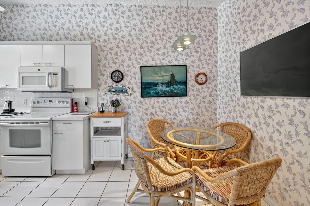 Active With Contract: $195,000 (3 beds, 2 baths, 1326 Square Feet)