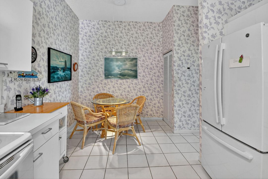 Active With Contract: $195,000 (3 beds, 2 baths, 1326 Square Feet)