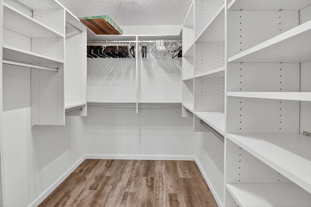 Active With Contract: $195,000 (3 beds, 2 baths, 1326 Square Feet)