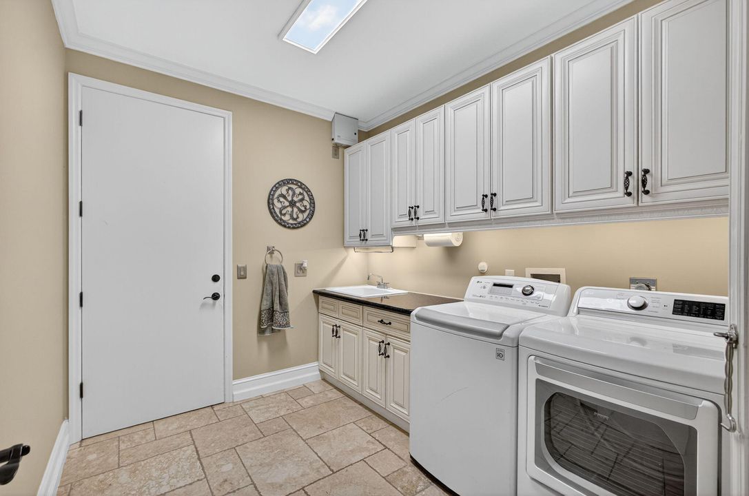 Active With Contract: $1,425,000 (4 beds, 3 baths, 2928 Square Feet)