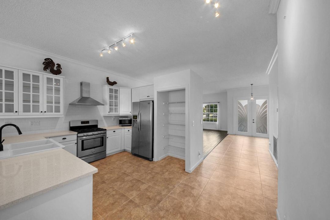 En Venta: $599,000 (4 camas, 3 baños, 2151 Pies cuadrados)