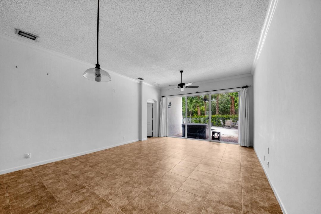 En Venta: $599,000 (4 camas, 3 baños, 2151 Pies cuadrados)