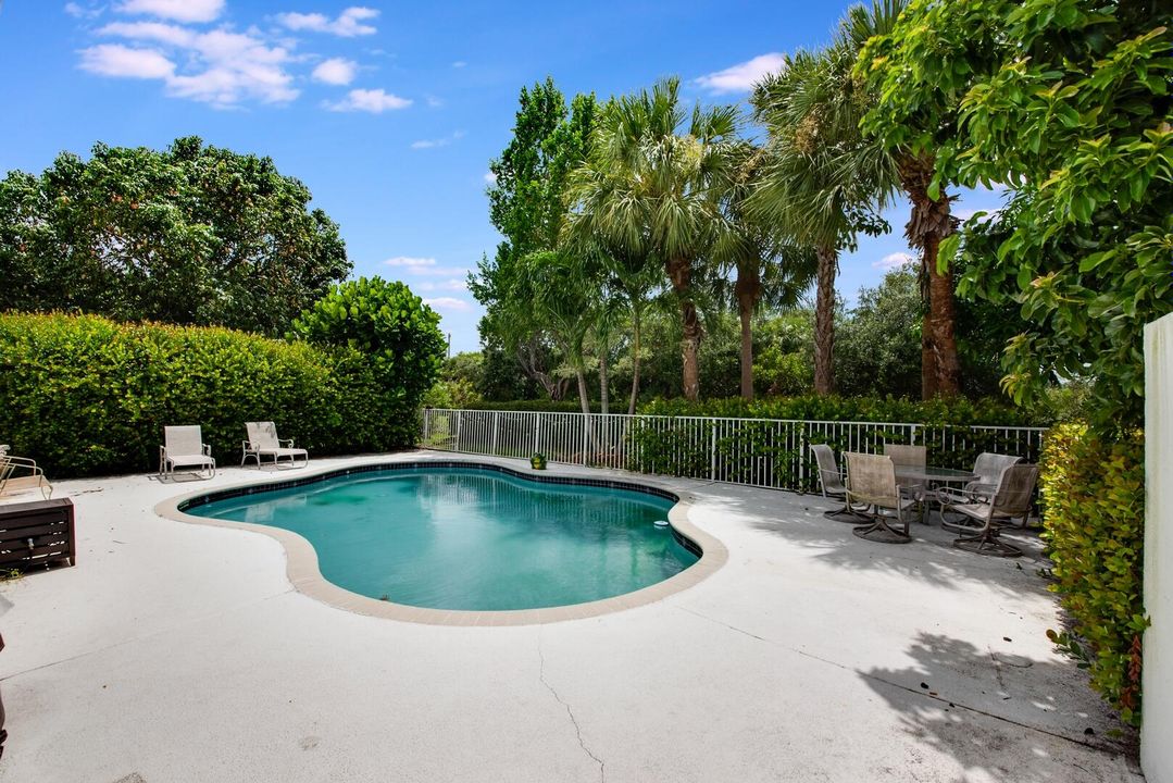 En Venta: $599,000 (4 camas, 3 baños, 2151 Pies cuadrados)