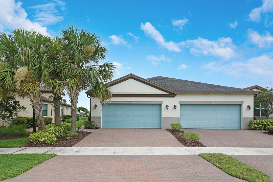 最近售出: $309,000 (2 贝兹, 2 浴室, 1565 平方英尺)