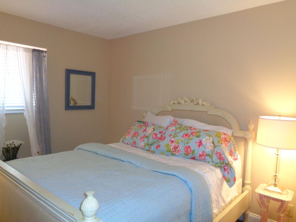 Active With Contract: $5,000 (3 beds, 2 baths, 1620 Square Feet)