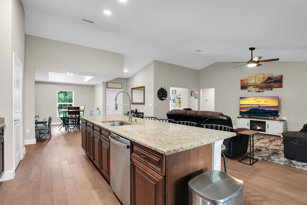 На продажу: $975,000 (4 спален, 3 ванн, 2418 Квадратных фут)