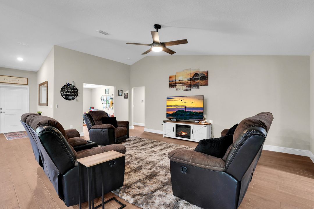 На продажу: $975,000 (4 спален, 3 ванн, 2418 Квадратных фут)