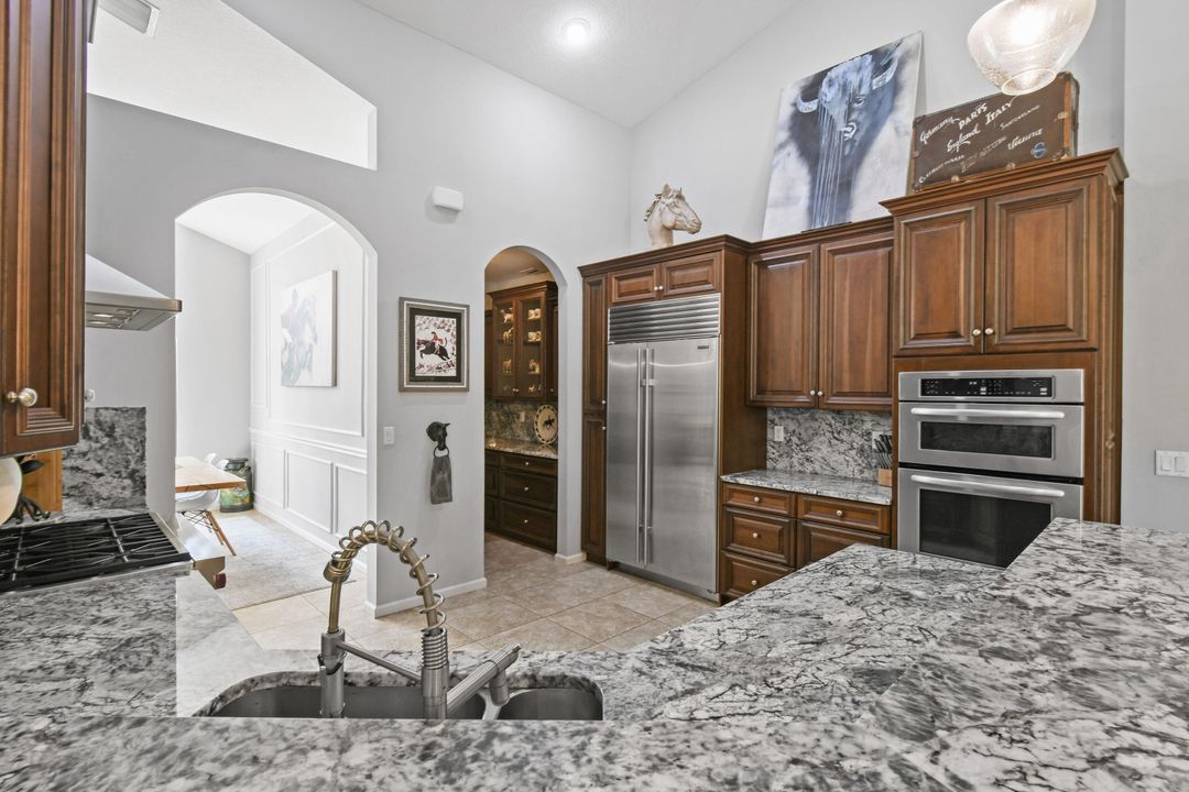 待售: $1,100,000 (4 贝兹, 3 浴室, 3002 平方英尺)