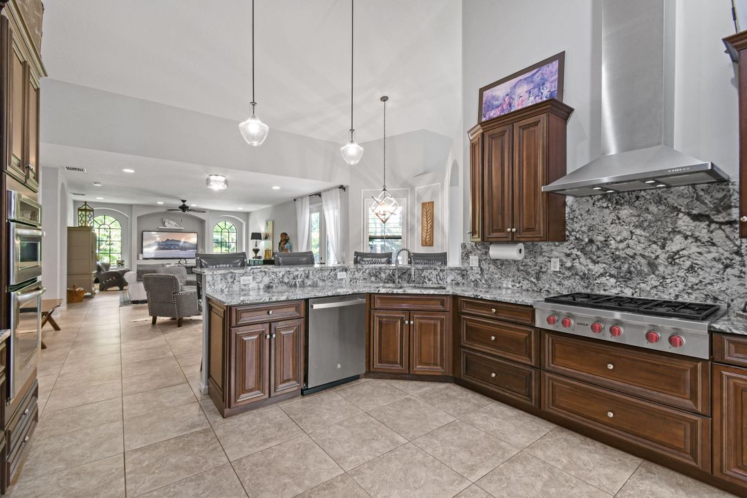 待售: $1,100,000 (4 贝兹, 3 浴室, 3002 平方英尺)