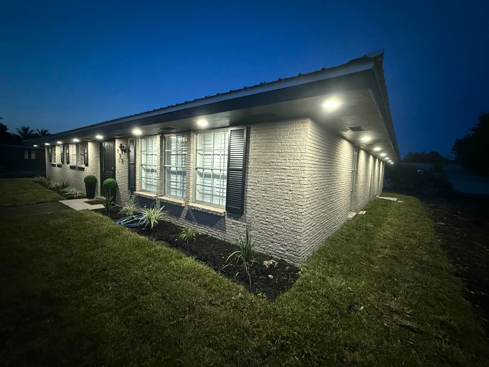 最近售出: $465,000 (3 贝兹, 2 浴室, 2592 平方英尺)