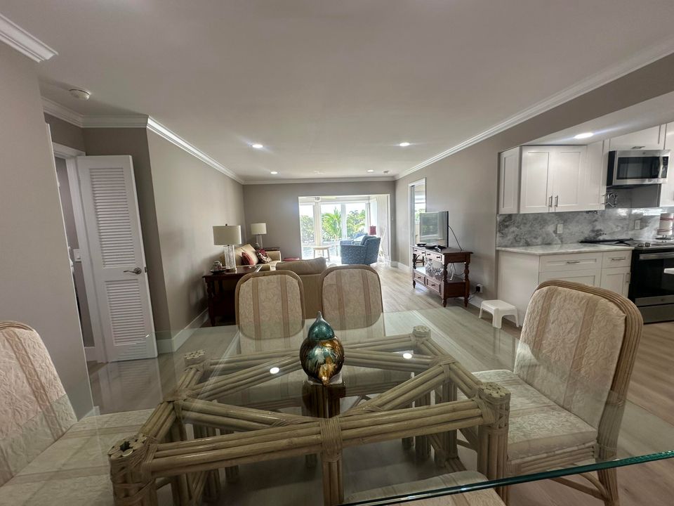 合同活跃: $3,750 (2 贝兹, 2 浴室, 1200 平方英尺)