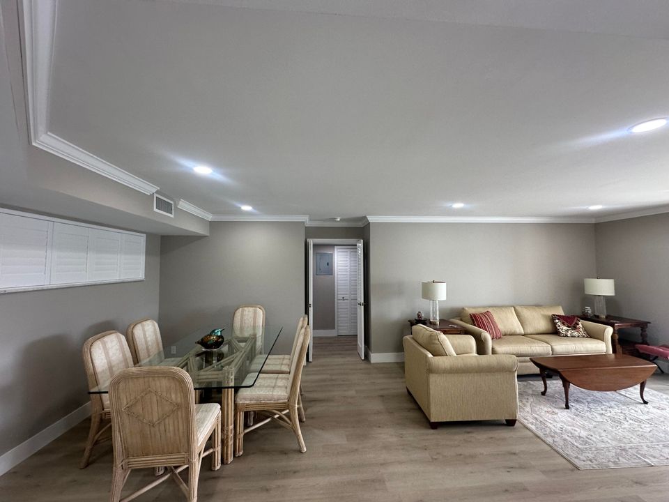 合同活跃: $3,750 (2 贝兹, 2 浴室, 1200 平方英尺)