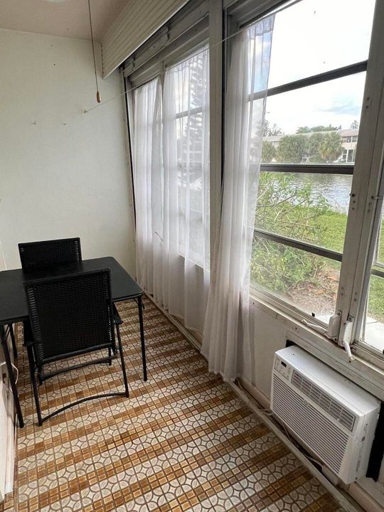 合同活跃: $74,900 (1 贝兹, 1 浴室, 646 平方英尺)