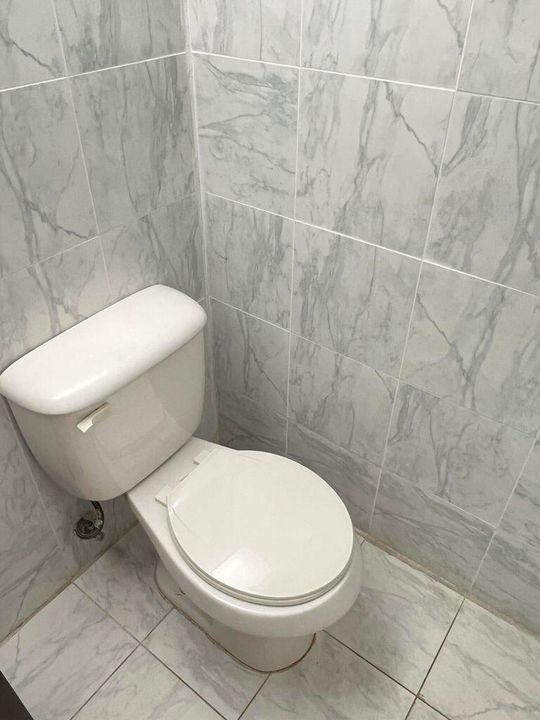 合同活跃: $74,900 (1 贝兹, 1 浴室, 646 平方英尺)