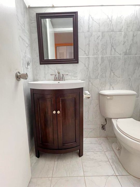 合同活跃: $74,900 (1 贝兹, 1 浴室, 646 平方英尺)