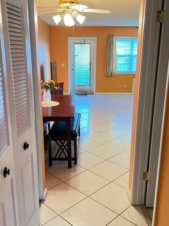 合同活跃: $74,900 (1 贝兹, 1 浴室, 646 平方英尺)