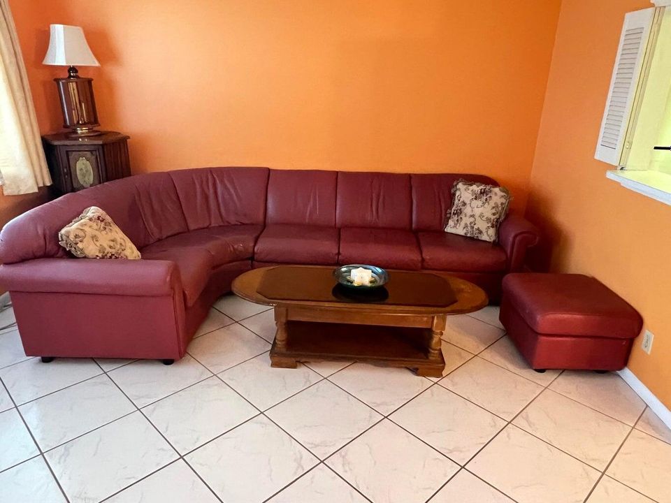 合同活跃: $74,900 (1 贝兹, 1 浴室, 646 平方英尺)